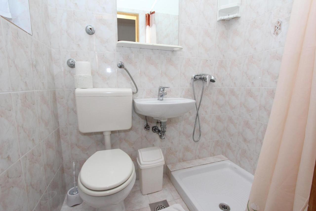 Apartments Denise ロヴィニ エクステリア 写真