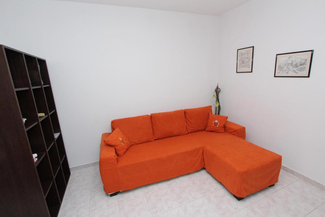 Apartments Denise ロヴィニ エクステリア 写真